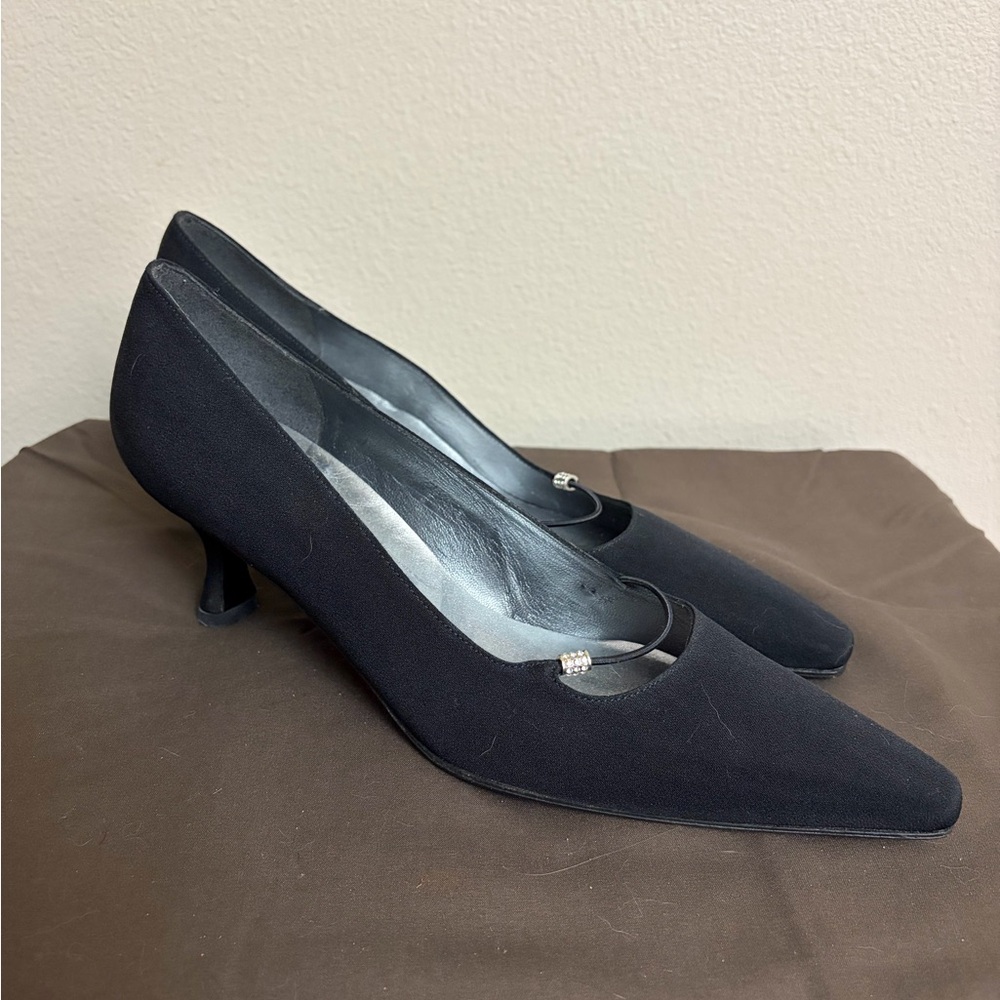 Stuart Weitzman Pumps 9 AA Black Pointed Toe Kitten Heel Classic Old Money‎